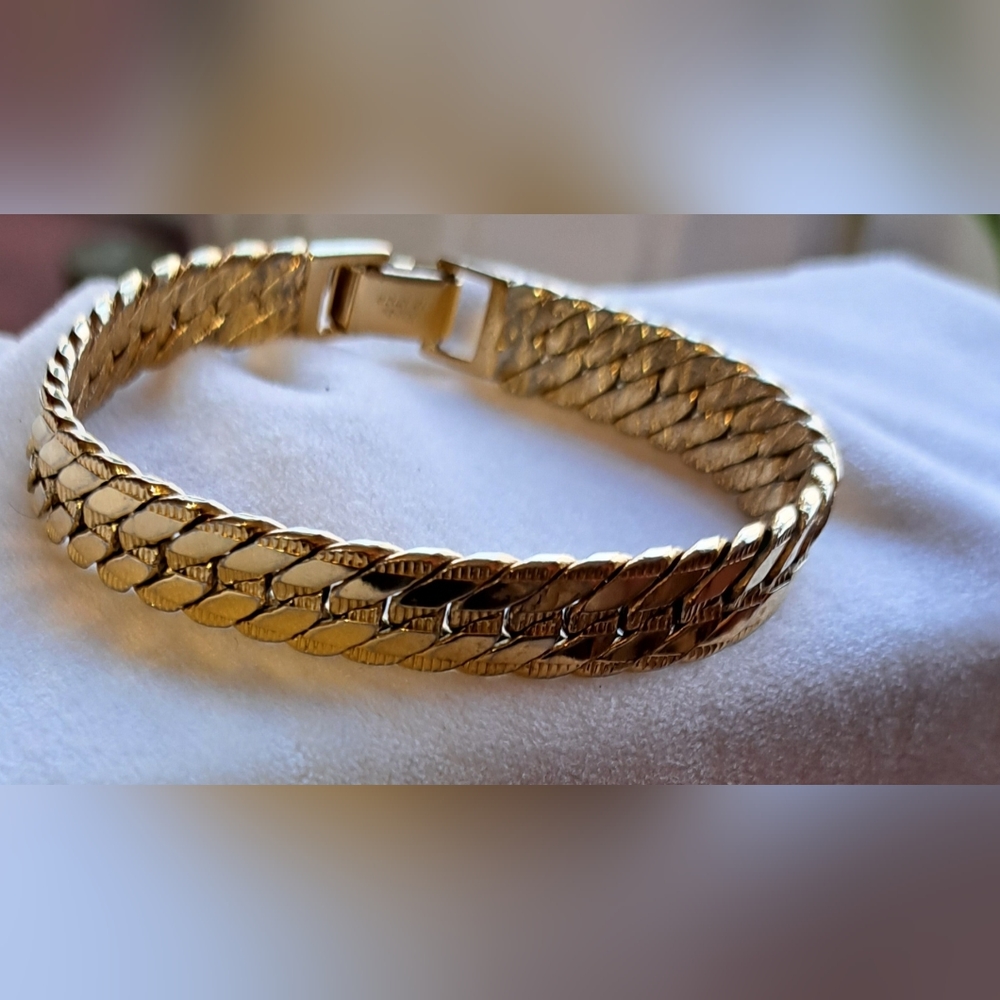 Napier Vintage goldtone link bracelet